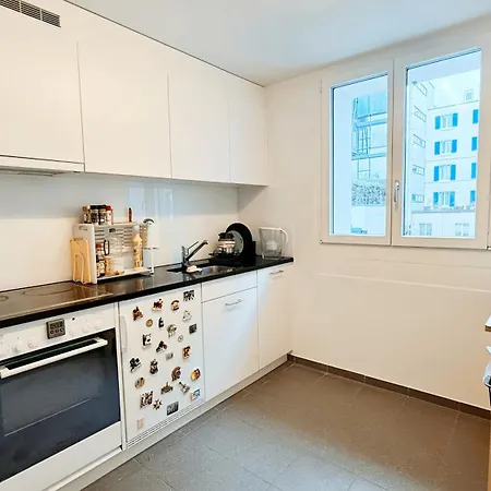 Affordable Two Near ホームステイ